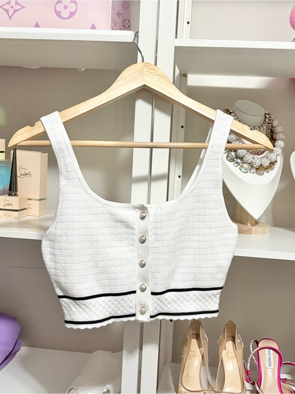 NWOT Aritzia Babaton White Knit Pearl Button Front Crop Top with Cute Black Trim